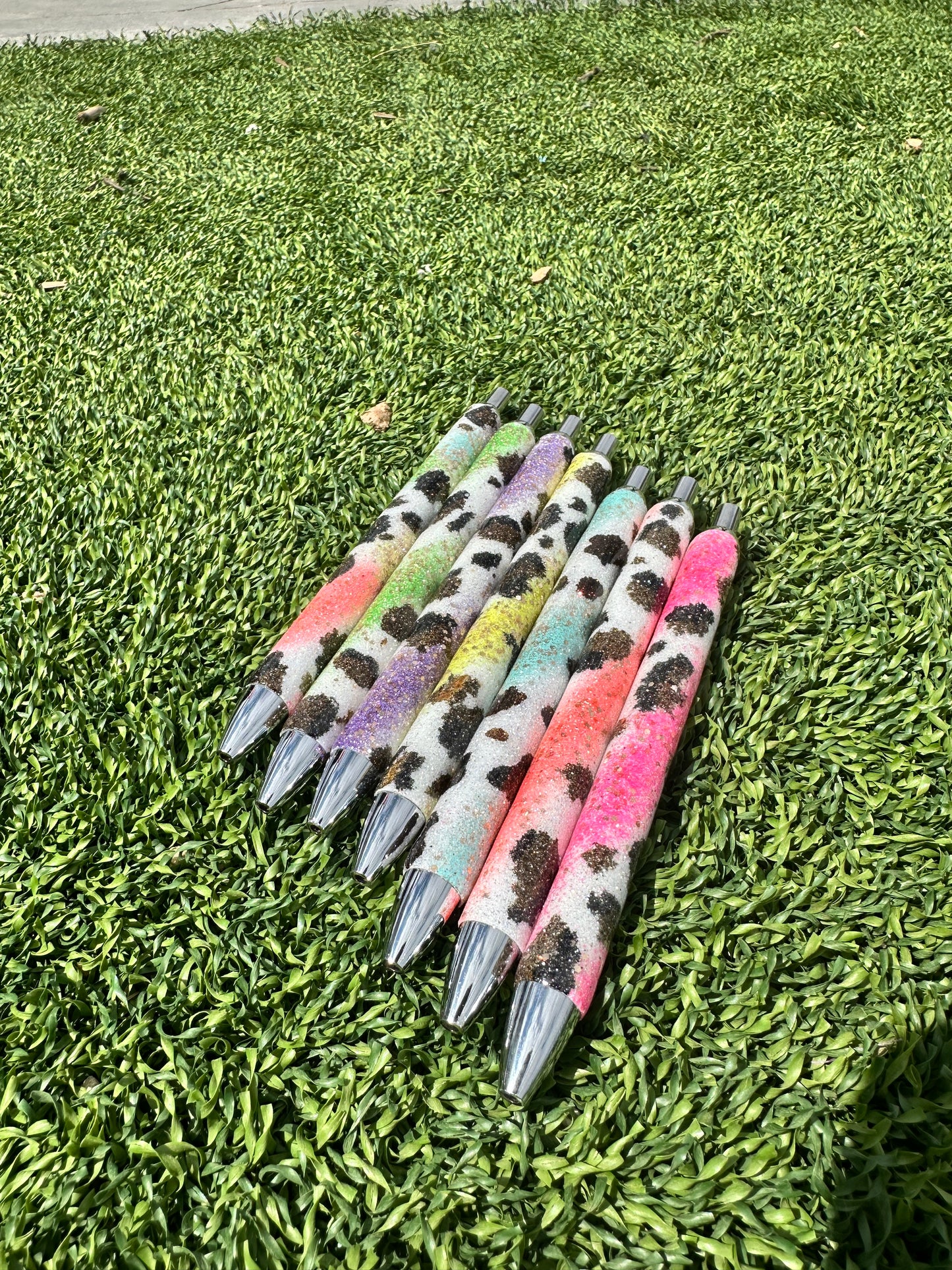 GLITTER COW SWIRL PEN